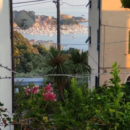 Golfo Dei Poeti לינה וארוחת בוקר 3*