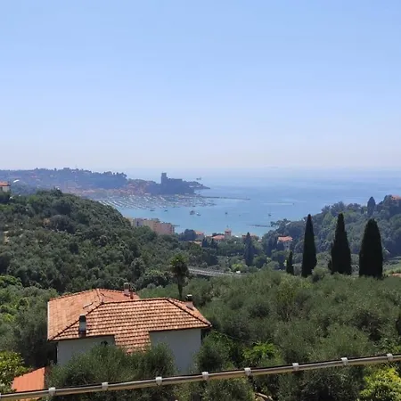 Golfo Dei Poeti 3* לריצ'י