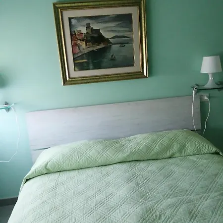 Golfo Dei Poeti Bed & Breakfast