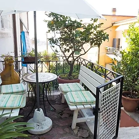 Golfo Dei Poeti Bed & Breakfast