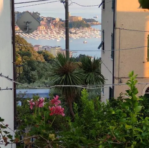 Golfo Dei Poeti Frühstückspension 3*